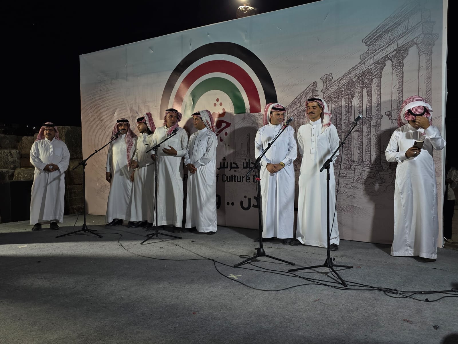 وتتجدد اللقاءات وتزدهر اللحظات في جرش على مسرح المصلبة