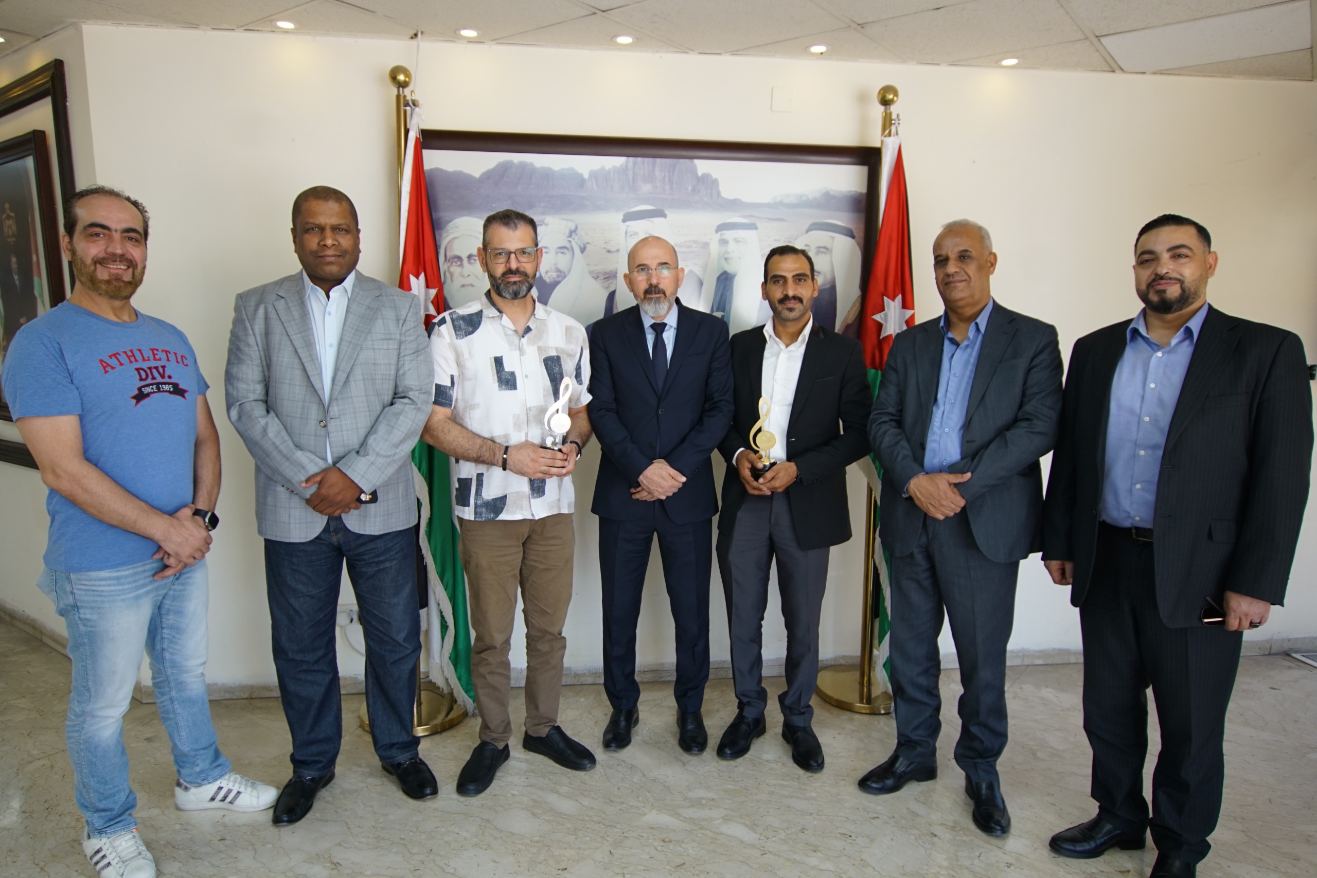 مدير الإذاعة الأردنية يلتقي الفائزين في الدورة الخامسة عشرة للمسابقة العربية للموسيقى والغناء 