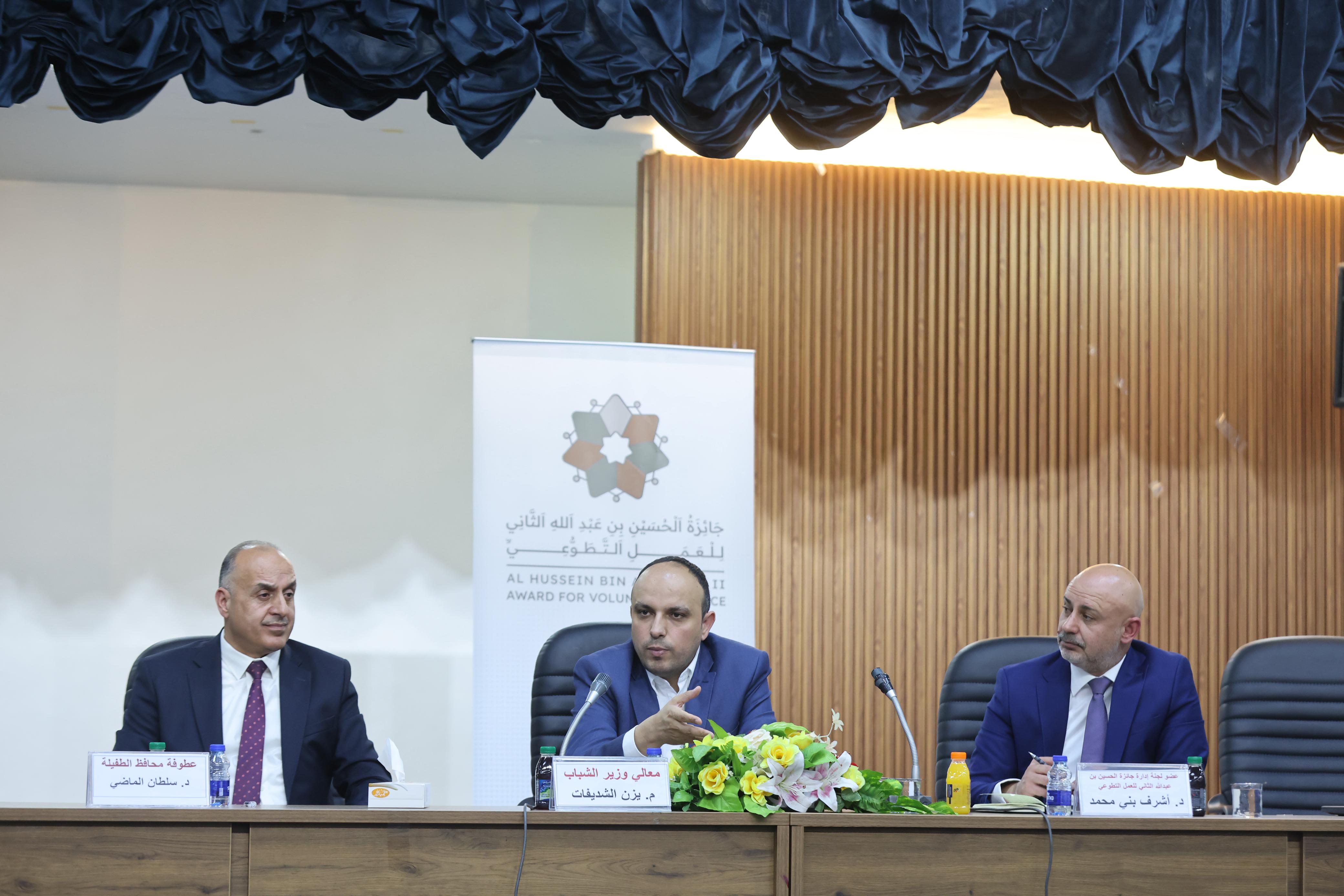 وزير الشباب يتفقد معسكرات الحسين في الطفيلة ويؤكد على تطوير البرامج وتوسيع قاعدة المستفيدين