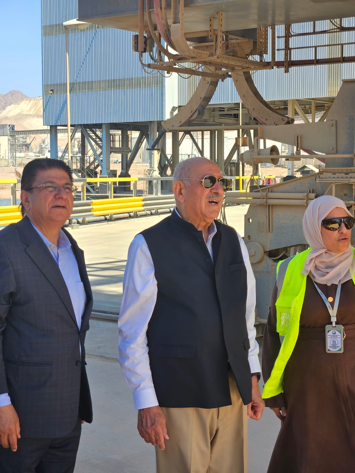 الذنيبات يتفقد ميناء تصدير الفوسفات والمجمع الصناعي في العقبة