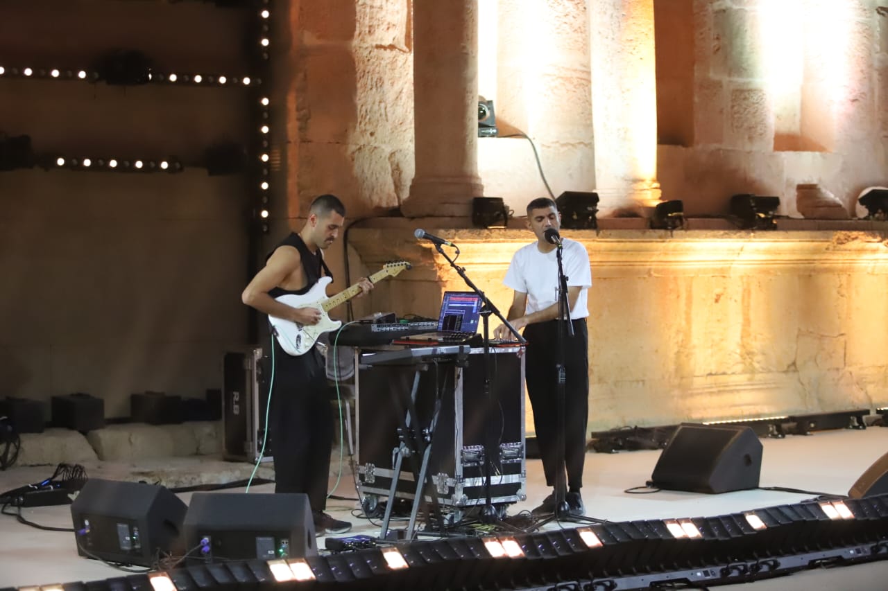 توت أرض السورية والتيار الفلسطينية تراقصان المسرح الشمالي في جرش