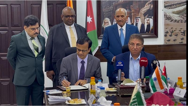 "الفوسفات الأردنية" توقع اتفاقية استراتيجية مع كورومانديل الهندية لتزويدها بـ 500 ألف طن من الفوسفات الأردني سنويًا