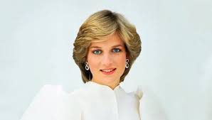 من اختيارات الأميرات .. 4 ألوان من أحمر الشفاه تمنحك إطلالة ملكية